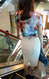 花枝招展的少妇,这是要去勾引谁呢