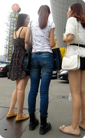 姐妹趴,短裙牛仔热裤都有了一次看个够