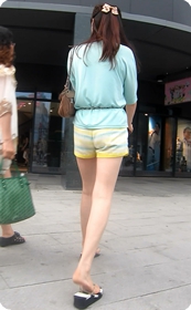 非常清雅的小热裤美女