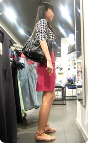 看多了高跟美女看看平底鞋美眉吧