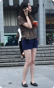 小豹纹上衣很性感的