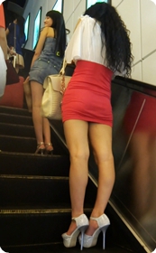 三个超短裙妹子,各个惊艳总有一个你喜欢吧