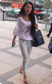 这么漂亮的少妇,屁股在翘点就完美了