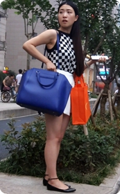 长相很大气的女孩子,背这么大包不重么