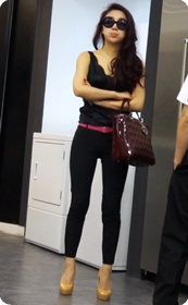 完美身材少妇,紧身包臀