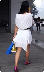 街拍白色连衣裙美眉,飘飘若仙的感觉