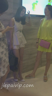 热裤宽臀小少妇