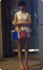 很有味道的短发妹子,头发甩起来特别妩媚