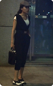 街拍少妇带着小姐妹逛街中