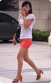 包臀小短裙,好紧致的感觉轮廓看的一清二楚