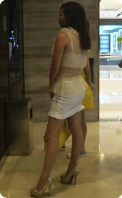 超短裙美眉,吃什么长大的屁股这么翘