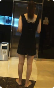 短裙马尾辫少妇,是不是也很有味道