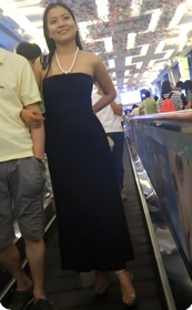 夜上海的感觉裹胸裙,珍珠项链十分性感