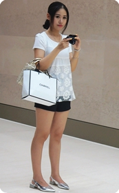 街拍极品少妇,被少妇发现了