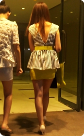 街拍看起来很舒服的美眉,裙子也很短