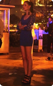 街拍身材很高挑的俄罗斯夜场美眉