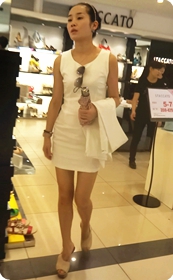 紧身包臀短裙少妇