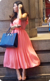 大红色长裙妹子,好清纯的感觉