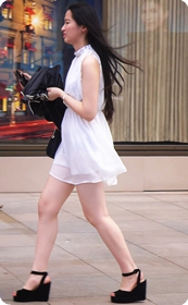 小小年纪身材这么好,快推倒她