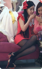 极品乳神黑丝长腿少妇,真想捏捏胸前的两块肉啊