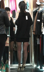 黑丝短裙,紧身包臀美女换衣全过程