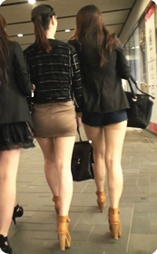 超短包臀的长腿美女,牛仔热裤