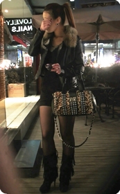 紧身热裤包臀,丰满的黑丝高靴少妇