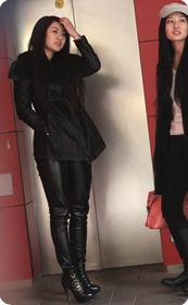 黑色皮裤,黑高跟的丰满小搔