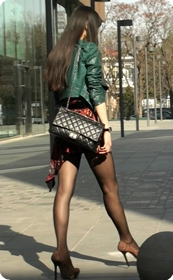 极品黑丝的美腿MM,另一个生过孩子后依然蜕变成气质少妇了 …