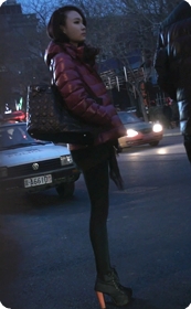 搔MM穿的虽然是厚丝,但仍然透着股搔气儿