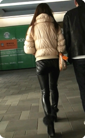 黑色紧身皮裤的小搔货