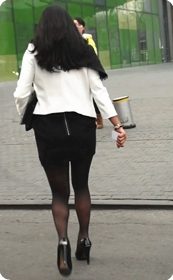 黑丝高跟搔货急急忙忙的要去干嘛