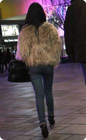 紧身牛仔搔货穿牛仔裤也能诱惑外国人