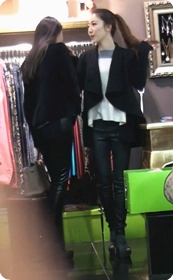 模特身材的紧身高跟少妇