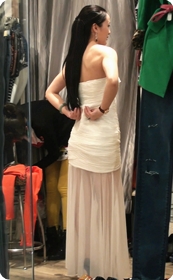 豪放少妇试衣露胸罩