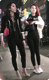 黑色紧身裤,气质少妇