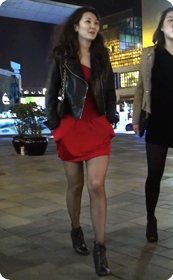 红色包臀的黑丝少妇