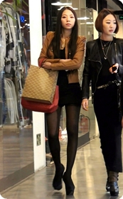 极品黑丝的长腿MM,配上高跟鞋诱惑啊