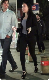 包臀MM上楼梯了