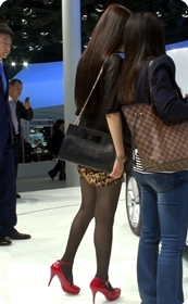 豹纹短裙,红色高跟的黑丝极品少妇