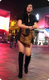 高靴MM的腿叫一个白啊