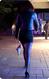 黑丝尖头高跟的搔货走起来扭啊