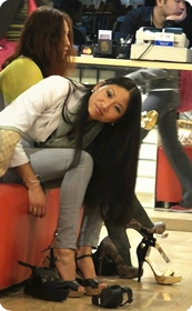 蛇纹丝袜蛇纹高跟鞋的丰满搔货