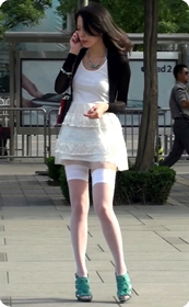 白色吊带丝袜的少妇原来是勾引外国人