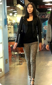 豹纹紧身裤银色高跟韩国味道的搔MM