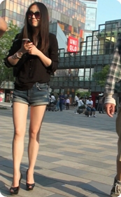 超高跟牛仔热裤美腿美女