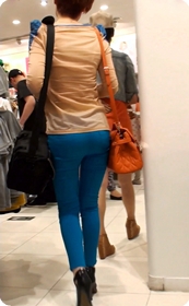 橙色包臀的少妇屁股好诱惑啊