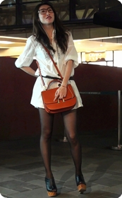 戴镜框的黑丝MM到底是清纯还是搔货呢