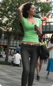 低胸爆乳大屁股紧身牛仔的搔货