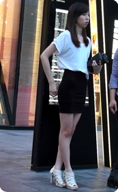 黑色包臀的清纯美女